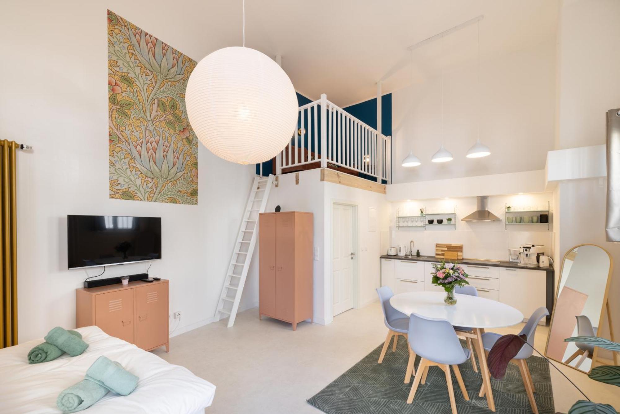 Great 1-room Loft *